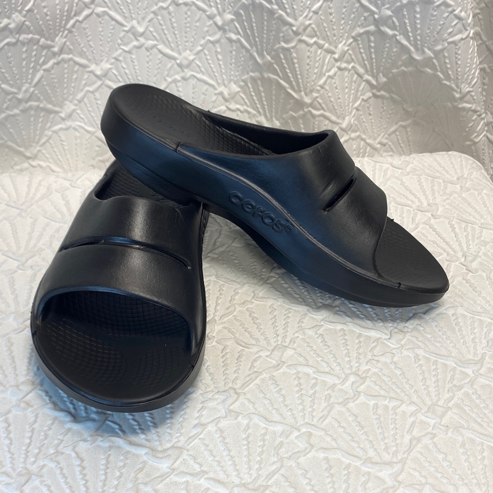 OOFOS‎ size 7 Men’s 9 Women’s Black Comfort workout recovery Slides workout soft